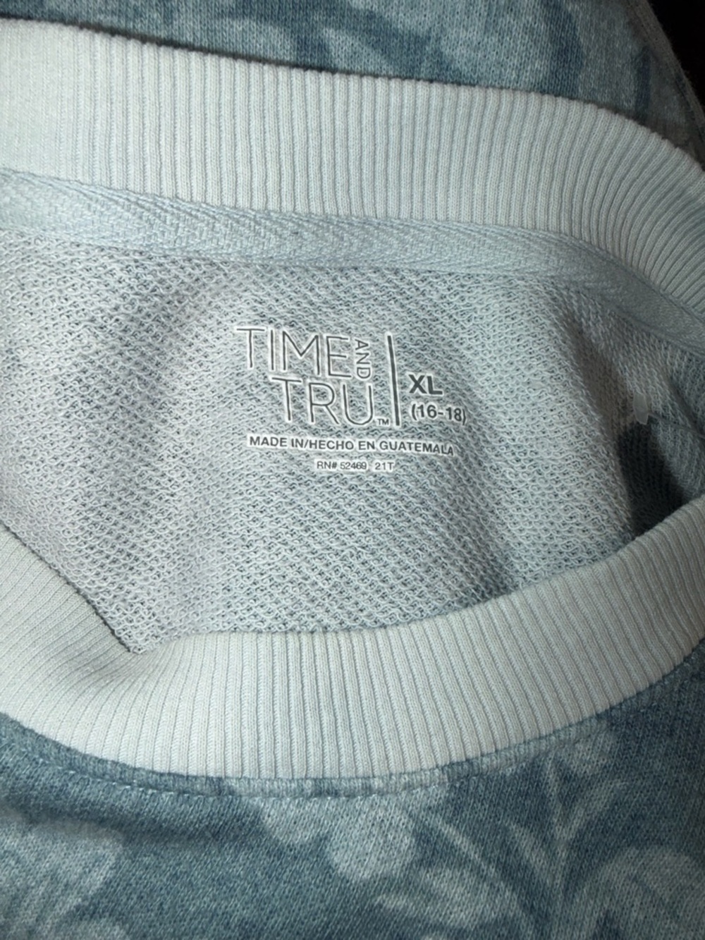 Time and Tru Blue Floral Knit Pullover with White Trim XL - Picture 7 of 7